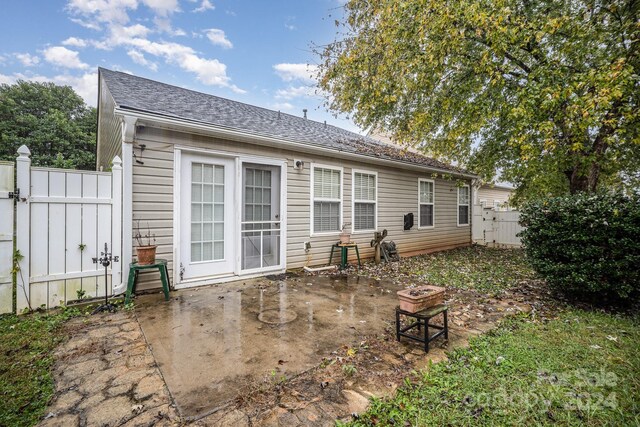 105 Ranlo Ave, Gastonia, NC 28054 - back of property featuring roof with shingles, a patio area, and a gate