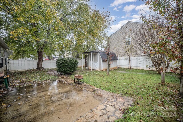105 Ranlo Ave, Gastonia, NC 28054 - view of yard featuring a patio