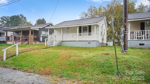 view of front of property featuring crawl space, a front lawn, and a porch