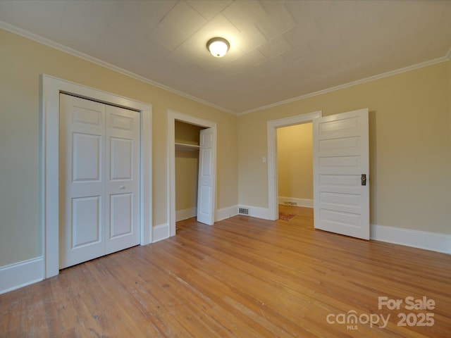 unfurnished bedroom with crown molding and light hardwood / wood-style flooring