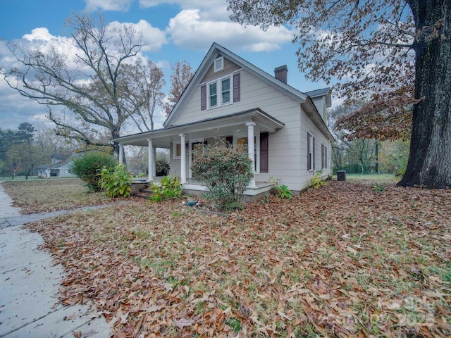 view of front of property featuring a porch