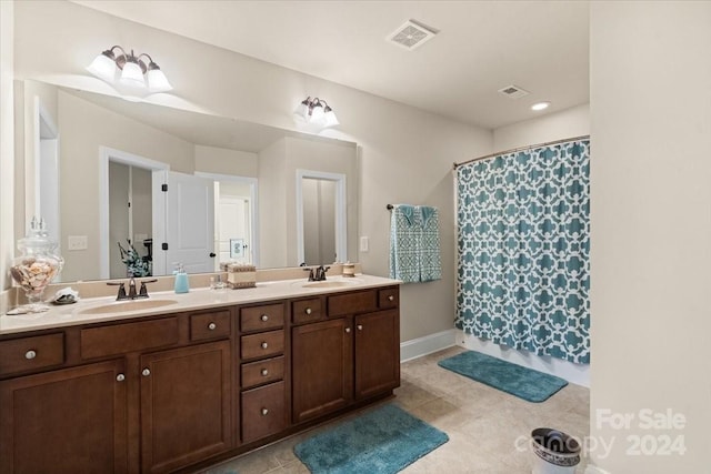 bathroom with a shower with shower curtain and vanity