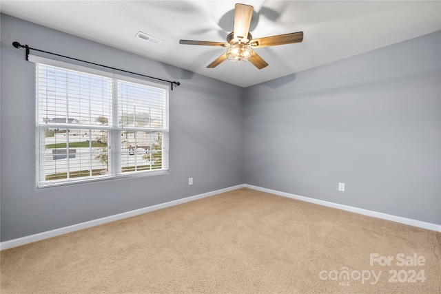 unfurnished room featuring carpet floors and ceiling fan