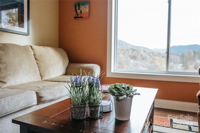 living room featuring a mountain view