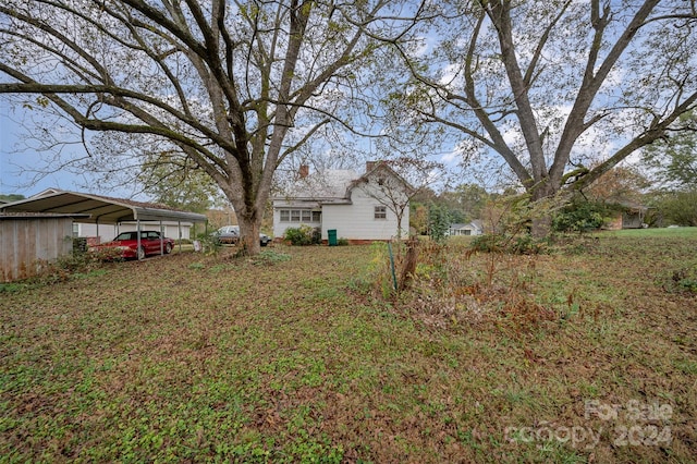 view of yard with a carport