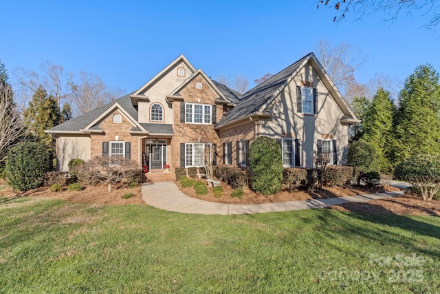 view of front of property featuring a front lawn