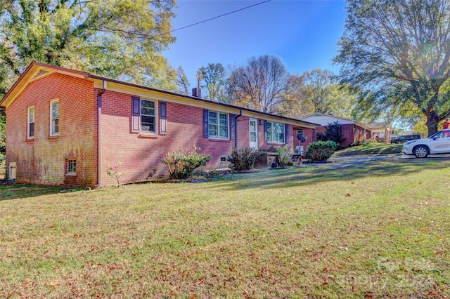 single story home with a front yard