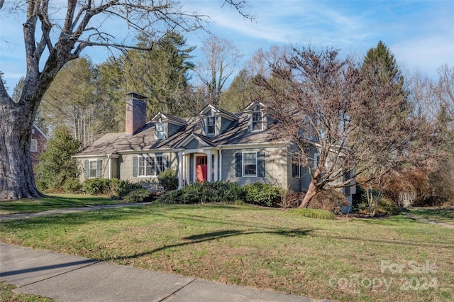 cape cod-style house featuring a front lawn