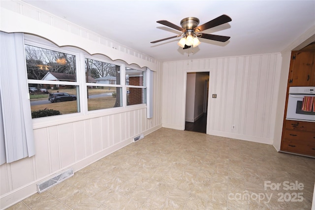 empty room with ceiling fan