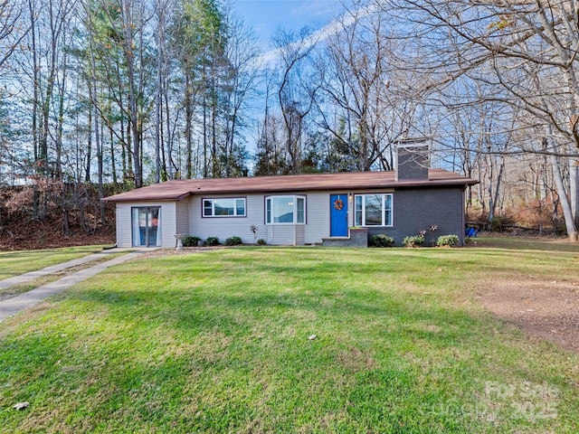 single story home featuring a front yard