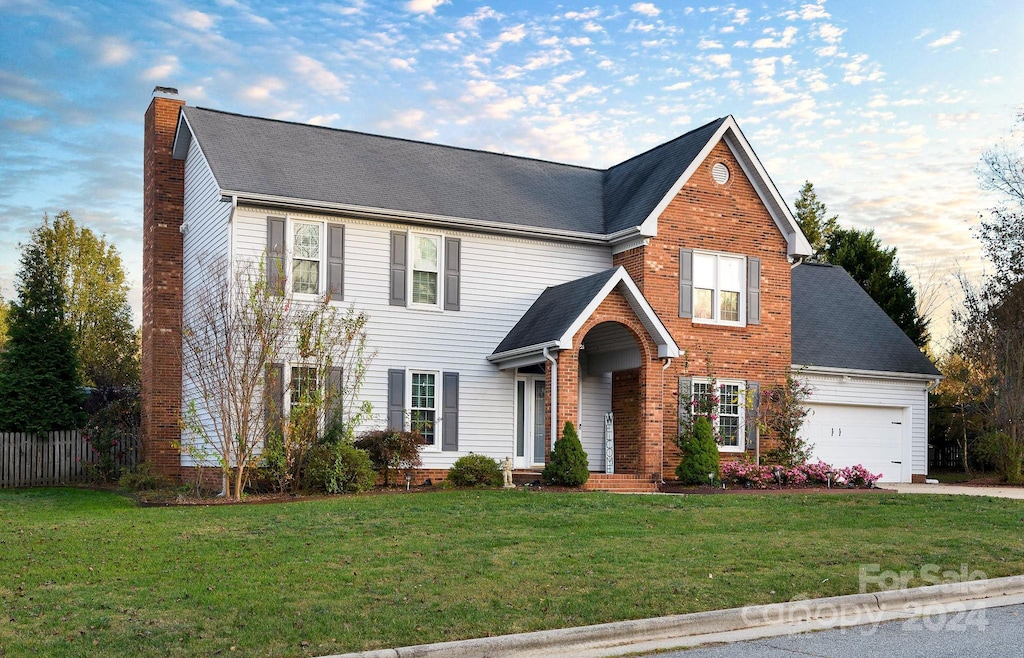 view of front of house featuring a front yard and a garage