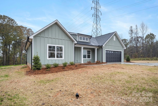 view of front of house featuring a garage and a front yard