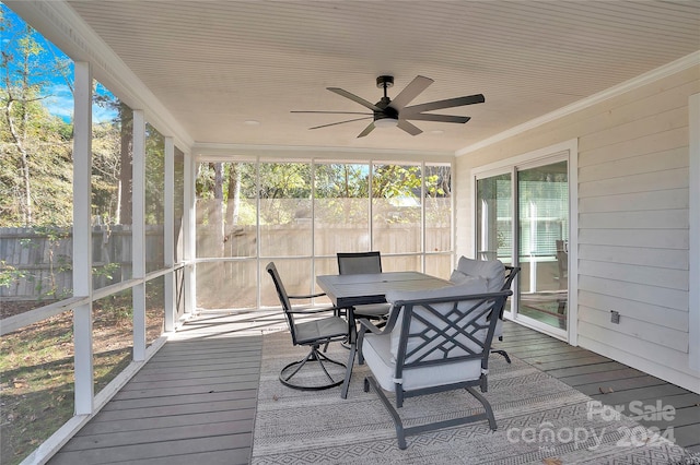 sunroom with ceiling fan