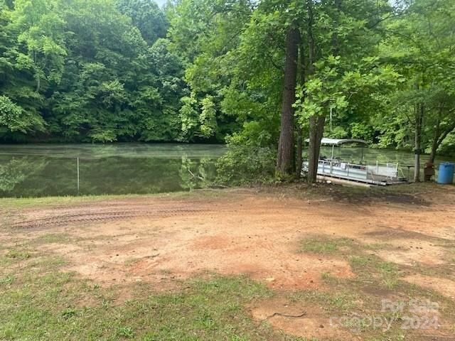 view of yard featuring a water view