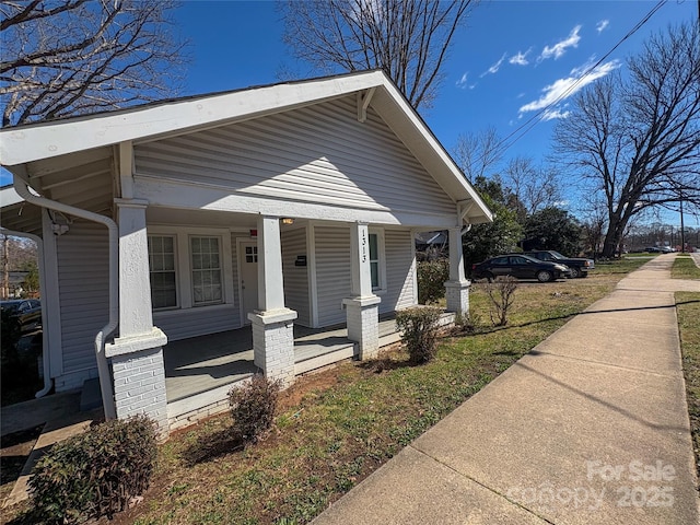 view of front of property featuring a porch