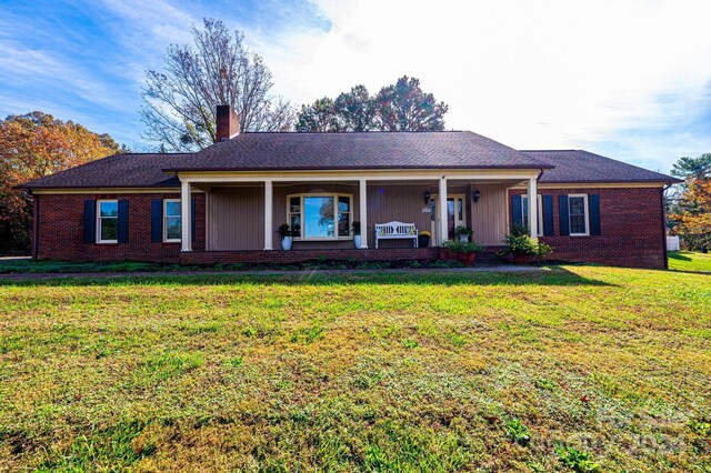 ranch-style home with a front lawn