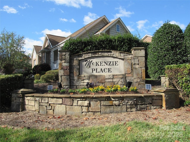 view of community / neighborhood sign