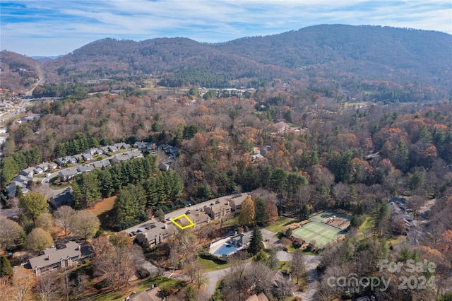 bird's eye view featuring a mountain view