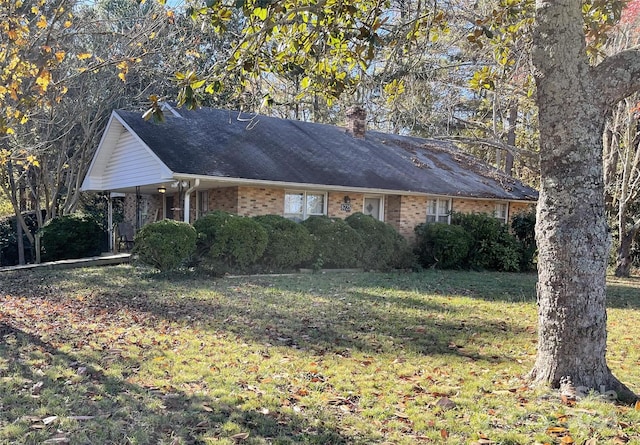 single story home with a front yard