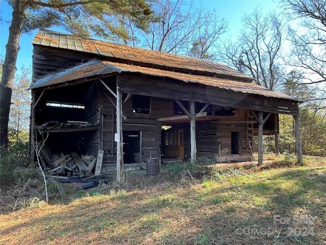 view of outbuilding