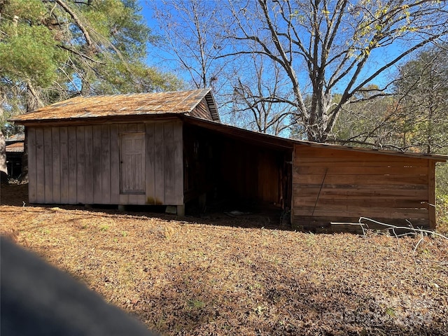 view of outbuilding