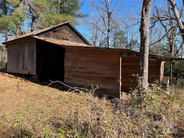 view of outdoor structure