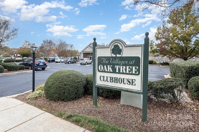 view of community / neighborhood sign