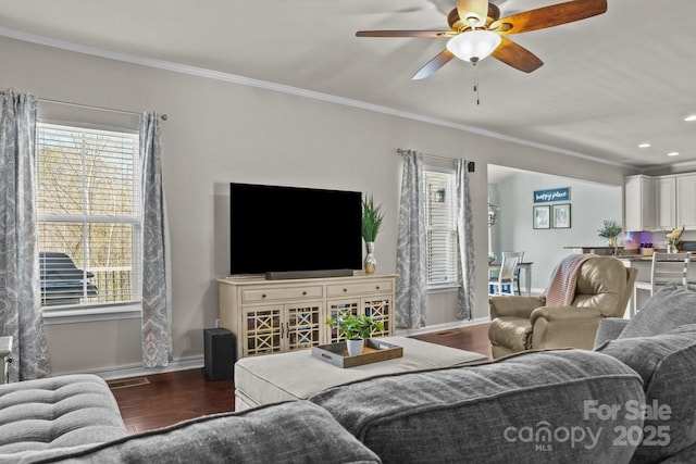 living room with baseboards, ceiling fan, ornamental molding, wood finished floors, and recessed lighting