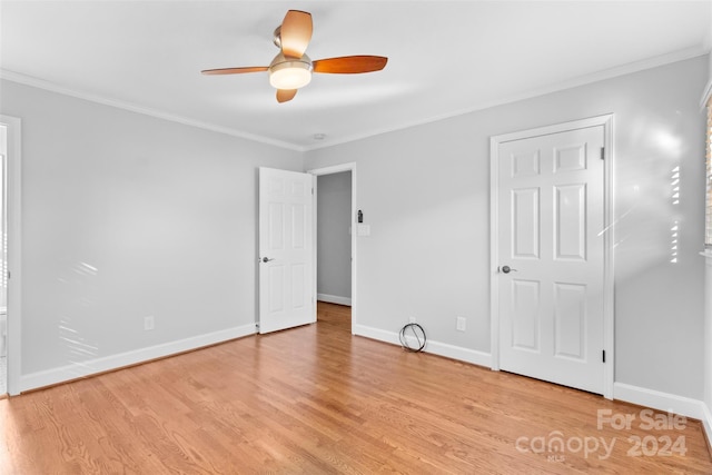 unfurnished bedroom featuring light wood-type flooring, ceiling fan, and ornamental molding