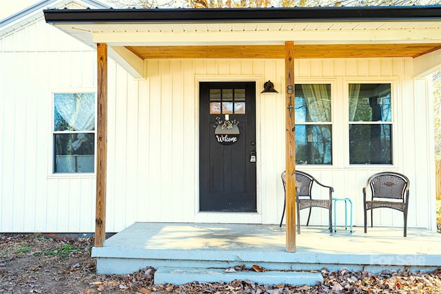 view of exterior entry featuring covered porch