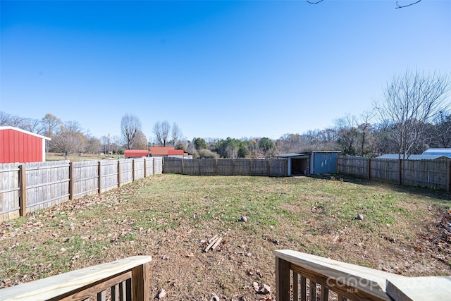 view of yard with a storage unit