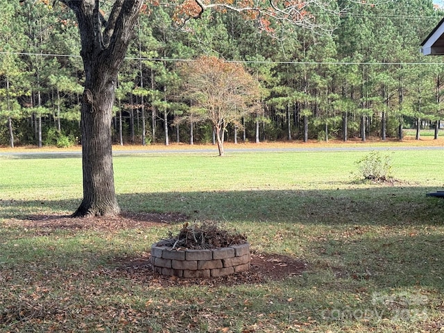 view of yard with a fire pit