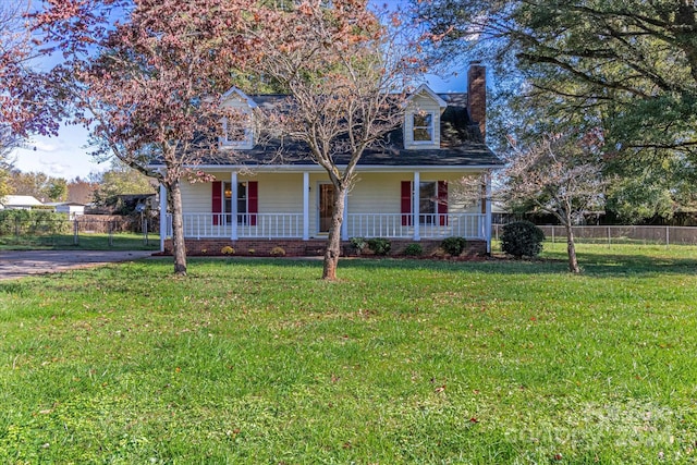 new england style home featuring a front lawn and a porch