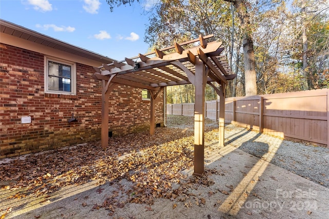 view of yard with a pergola