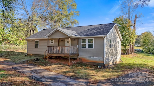 view of front of house with a front yard