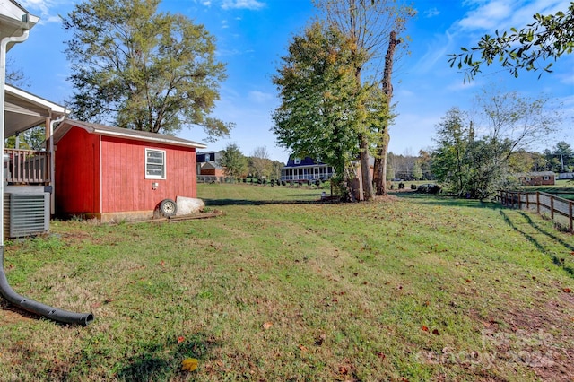 view of yard with a shed