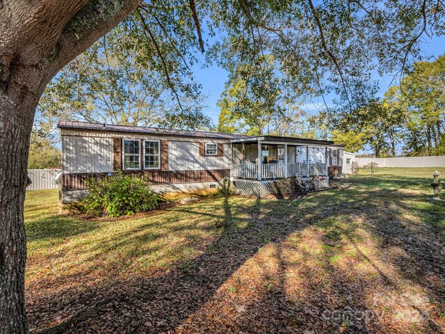 back of house featuring a lawn