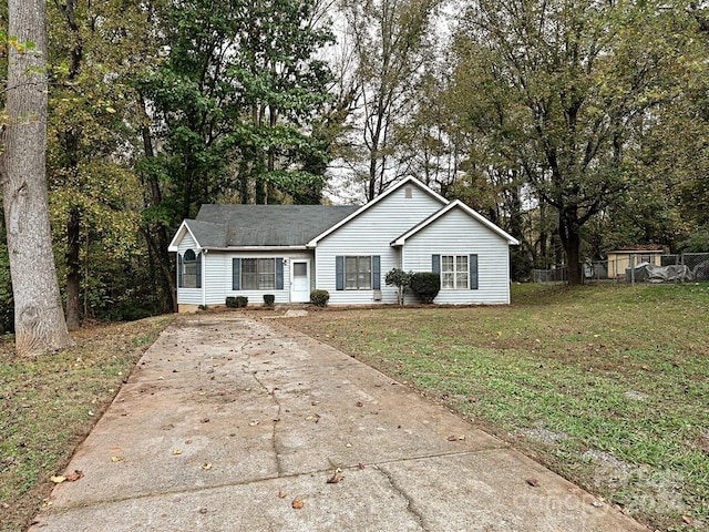 single story home featuring a front yard