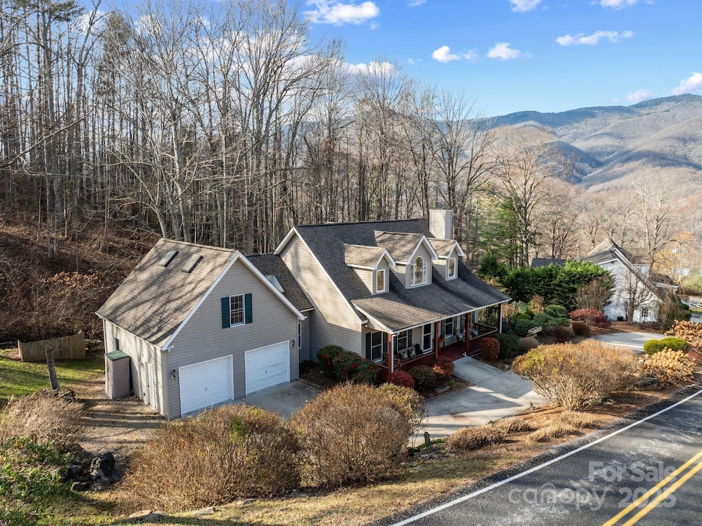 drone / aerial view featuring a mountain view