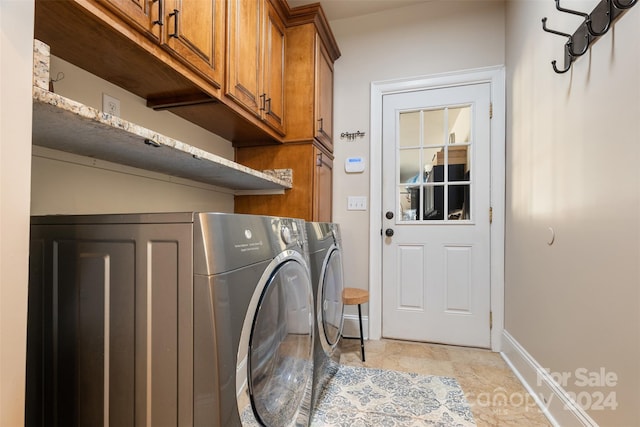 laundry room featuring cabinets and independent washer and dryer