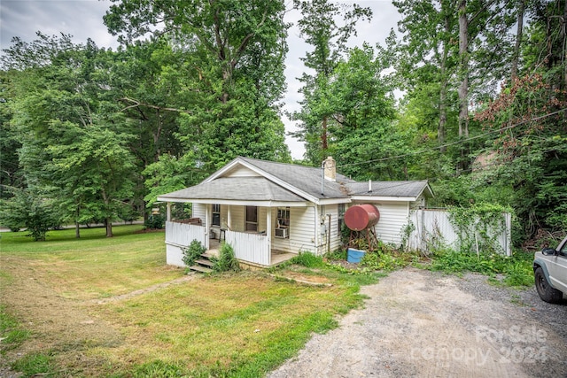 view of front of home featuring covered porch and a front yard