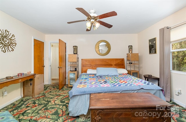 bedroom with ceiling fan