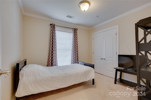4335 Laurel Hill Ln, Charlotte, NC 28217 - bedroom featuring carpet, a closet, and crown molding