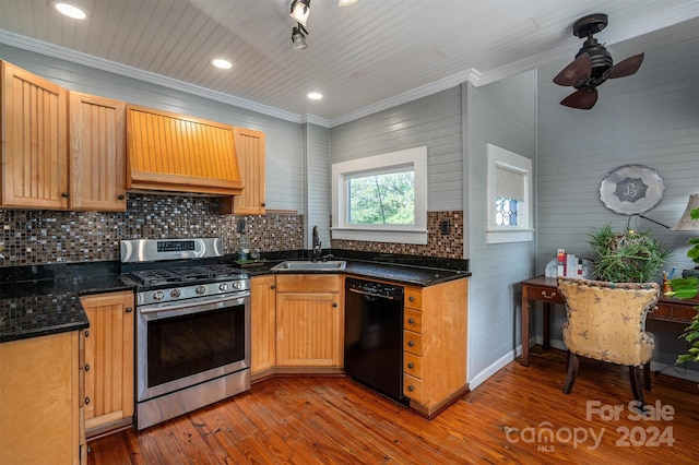 kitchen with ceiling fan, dishwasher, sink, stainless steel gas range oven, and light hardwood / wood-style floors