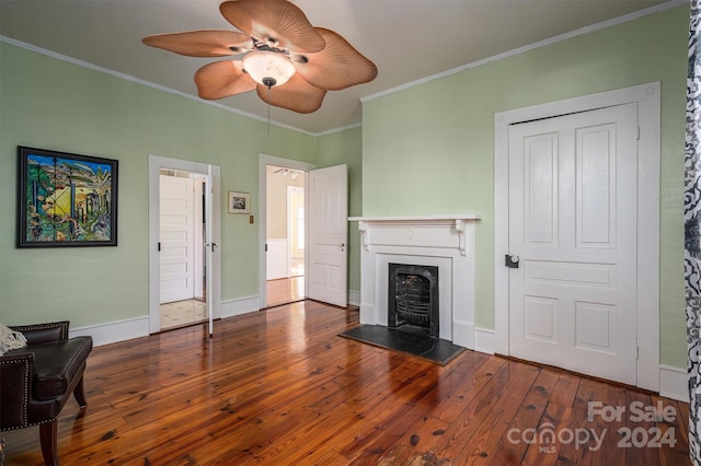 living room featuring hardwood / wood-style flooring, ceiling fan, and crown molding