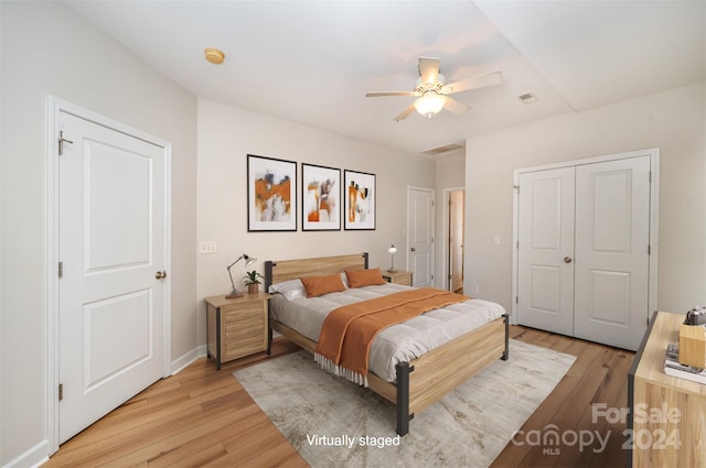 bedroom with light wood-type flooring, a closet, and ceiling fan