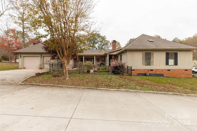 view of front of house featuring a garage and a front yard