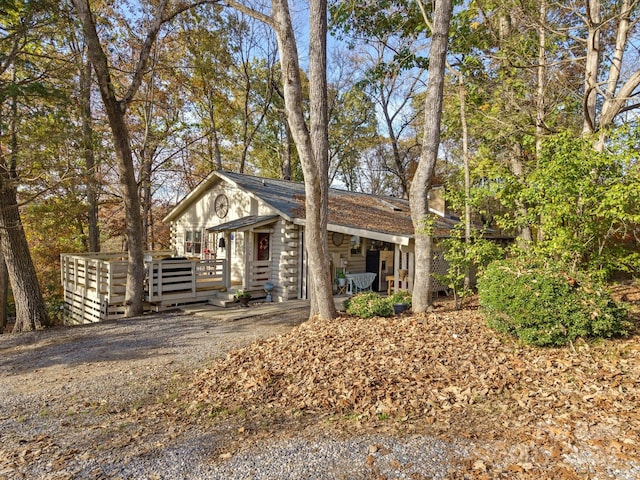 view of front of property featuring a wooden deck