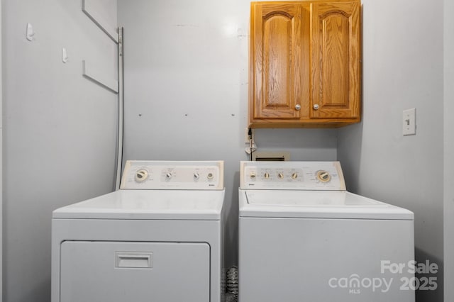 laundry room with cabinets and washer and clothes dryer