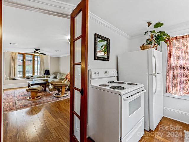 kitchen featuring hardwood / wood-style floors, ceiling fan, crown molding, and white electric stove